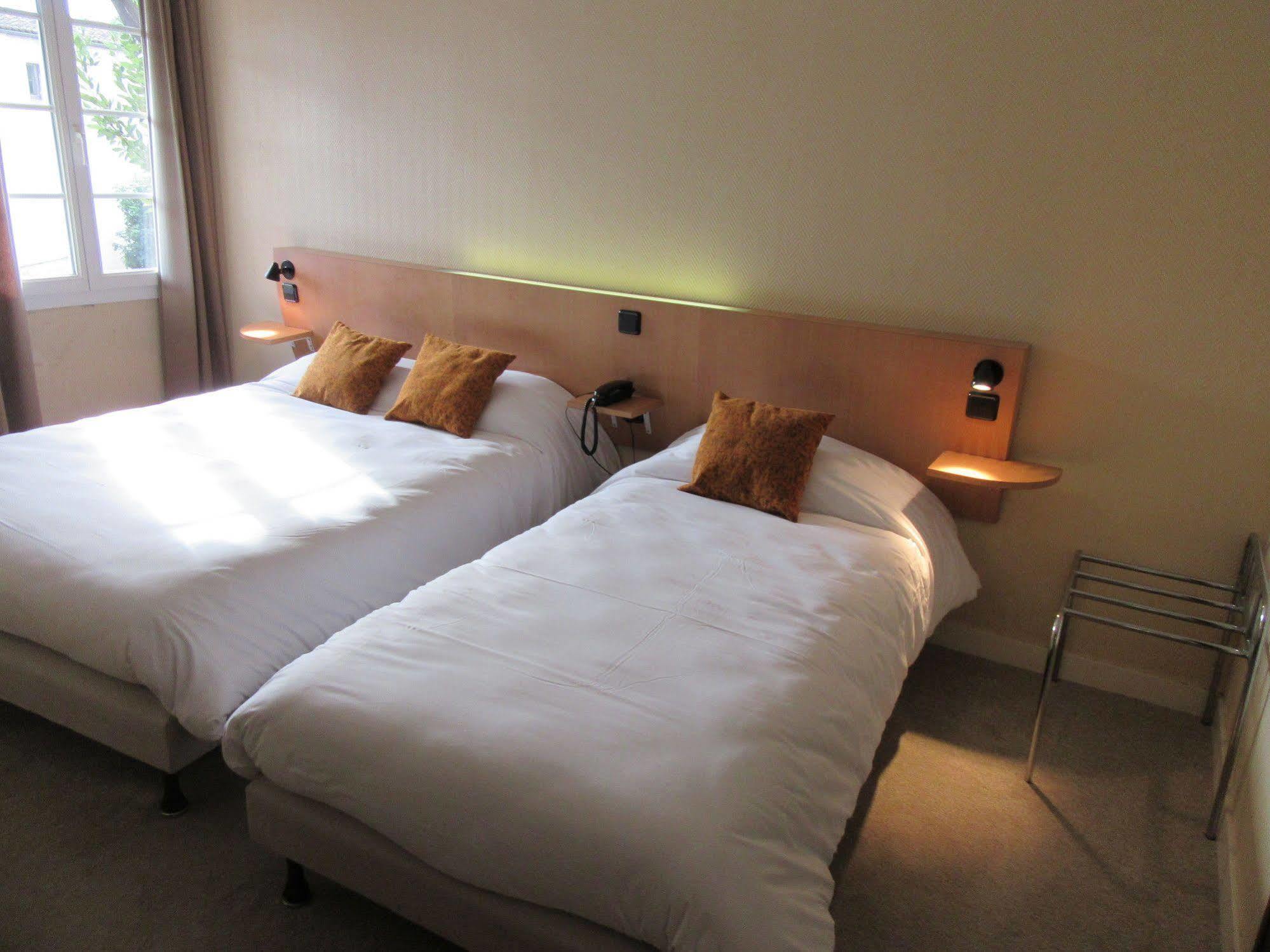 Contact Hotel De France Saintes Esterno foto
